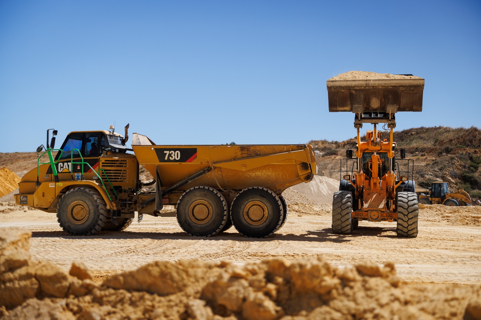 Moxy training Perth — dump truck and loader pair on training mine site